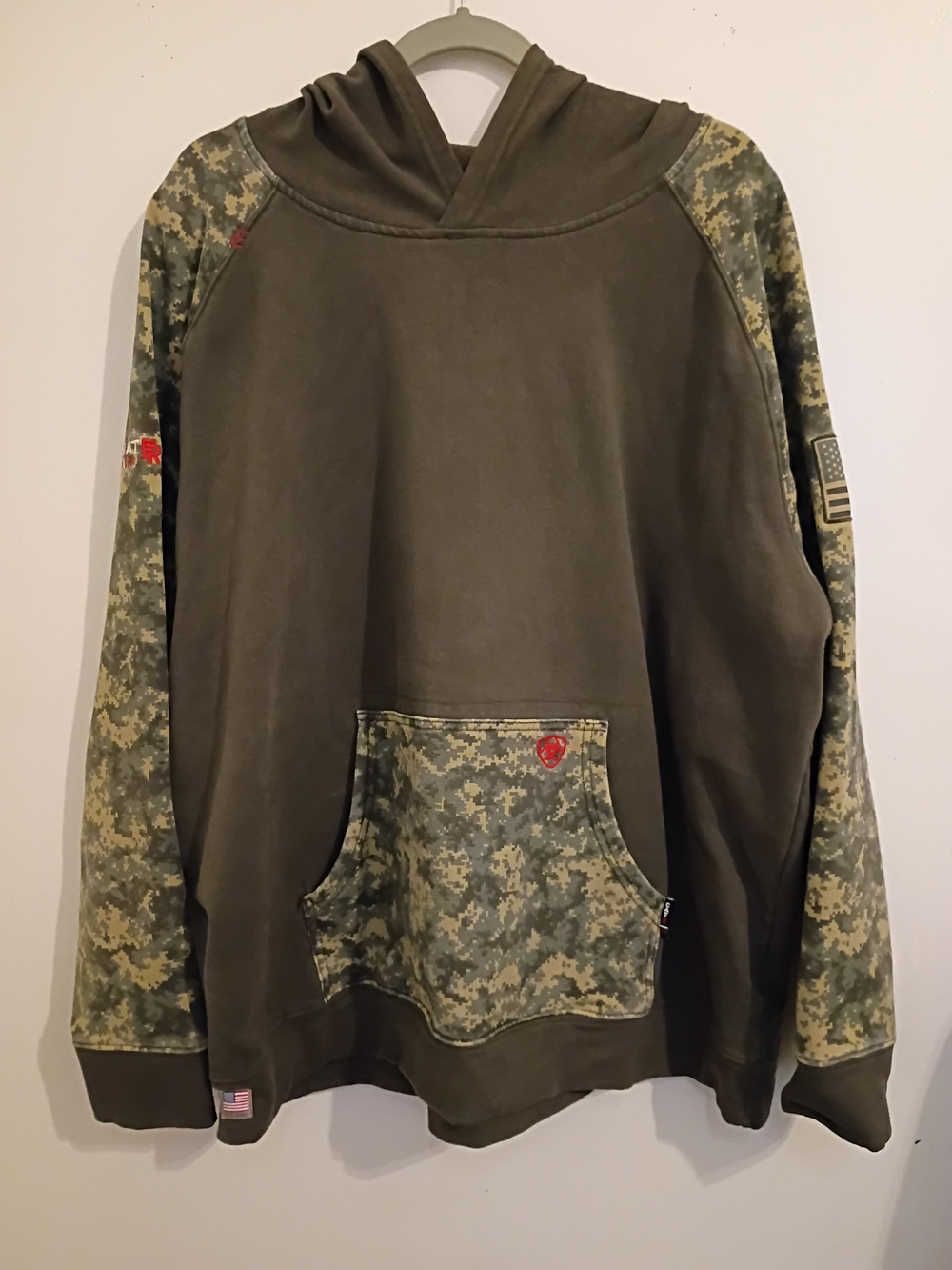Ariat Men's FR Olive Green Hooded Pullover with Camo Sleeves Sz XXL